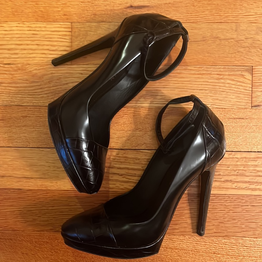 Donna Karan New York Croc Embossed Platform Ankle Strap Pump 5in Heels size 7.5